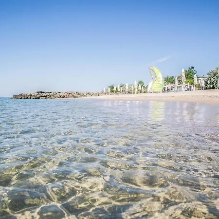 Апарт-отель Private Studio In Emerald Beach Равда
