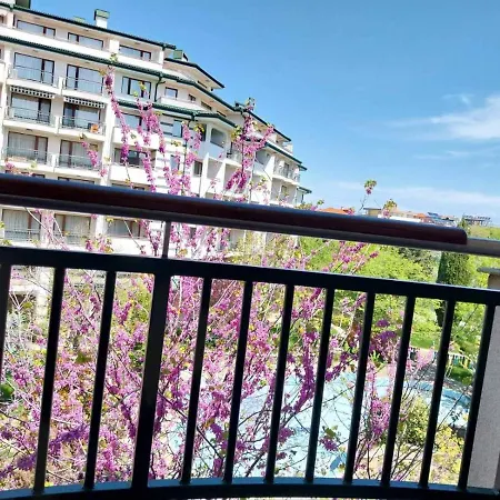 Private Studio In Emerald Beach Апарт-отель 5*