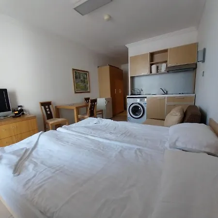 Private Studio In Emerald Beach Равда