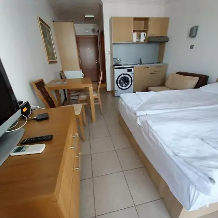 Private Studio In Emerald Beach 5* Равда