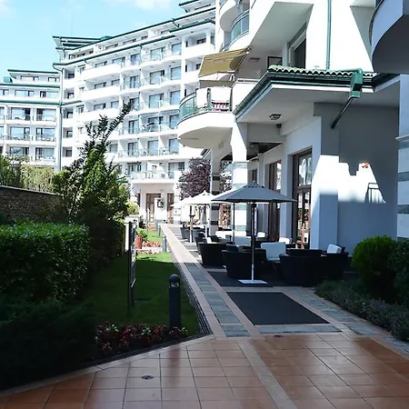 Апарт-отель Private Studio In Emerald Beach Равда