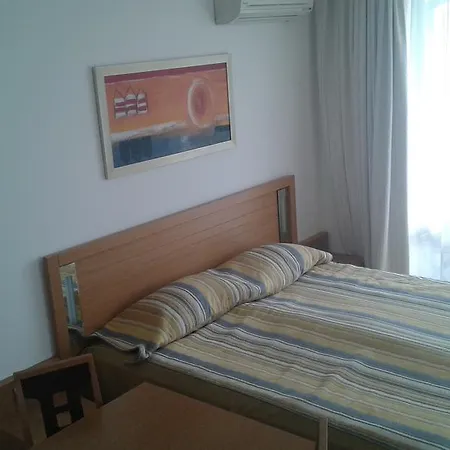 Private Studio In Emerald Beach Апарт-отель Равда