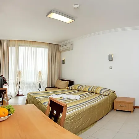 Private Studio In Emerald Beach Апарт-отель 5*