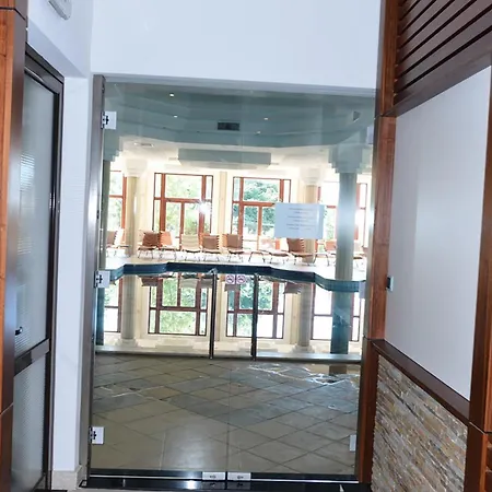 Апарт-отель Private Studio In Emerald Beach 5*